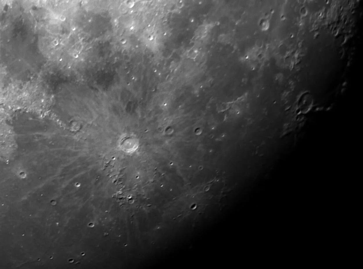 Dettaglio della superficie lunare fotografata da Astrorane